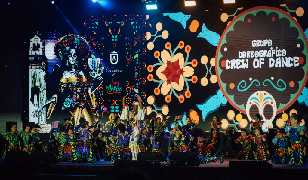 Choreografische Gruppe Crew of Dance tritt in Candelaria, Teneriffa, auf.