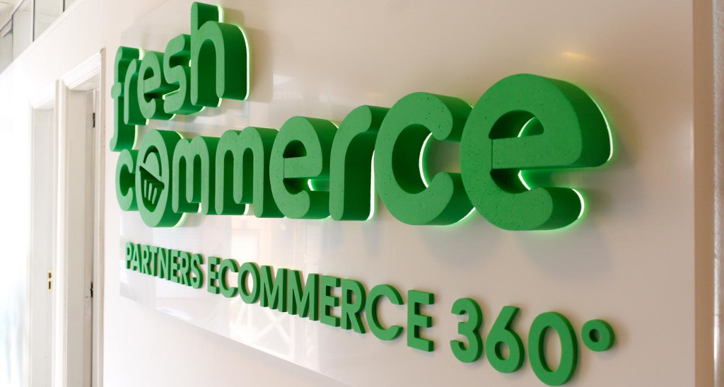 freshcommerce-Schild mit Text Partners Ecommerce 360°.