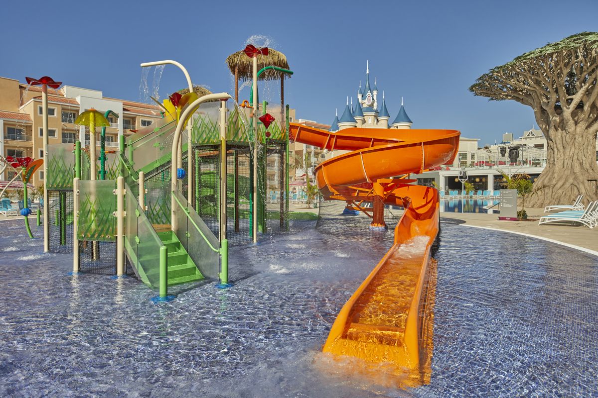 Wasserspielplatz mit Rutschen im Siam Park, Teneriffa.
