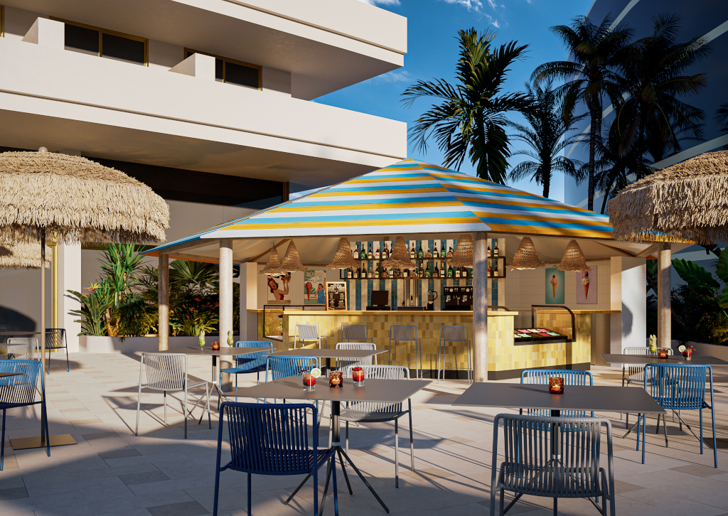 Außenterrasse mit Strohdachhütten und blauen Stühlen in einem Café in Tenerife.