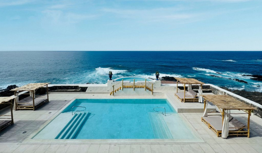 Pool mit Meerblick in Garachico, Teneriffa.