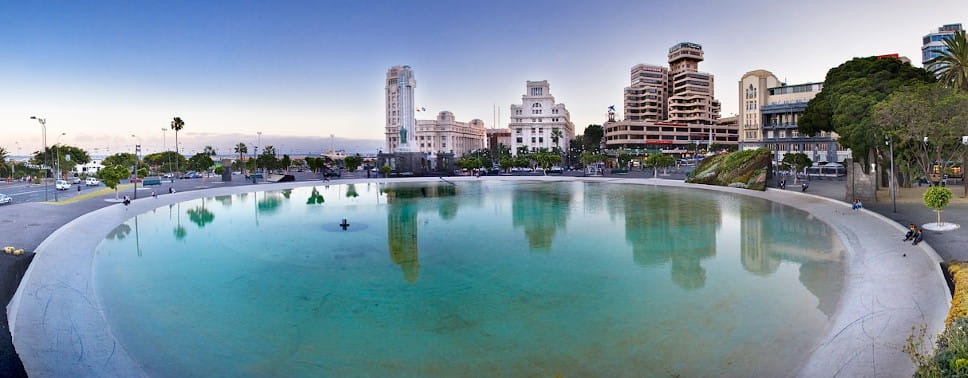 Zentrales Schwimmbad auf der Plaza de España, Santa Cruz de Tenerife.