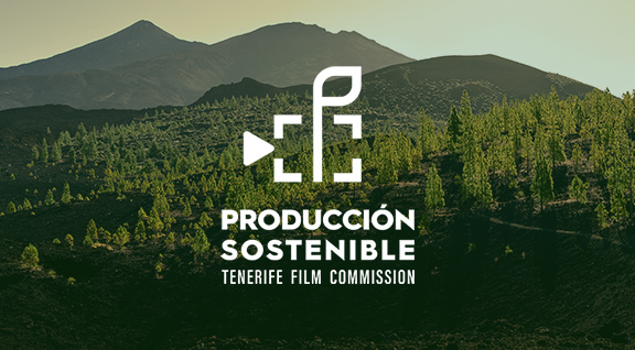 Bergige Landschaft auf Teneriffa mit Text: Nachhaltige Produktion. Teneriffa Filmkommission.