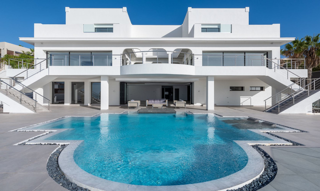 Moderne Villa mit Pool auf Teneriffa.