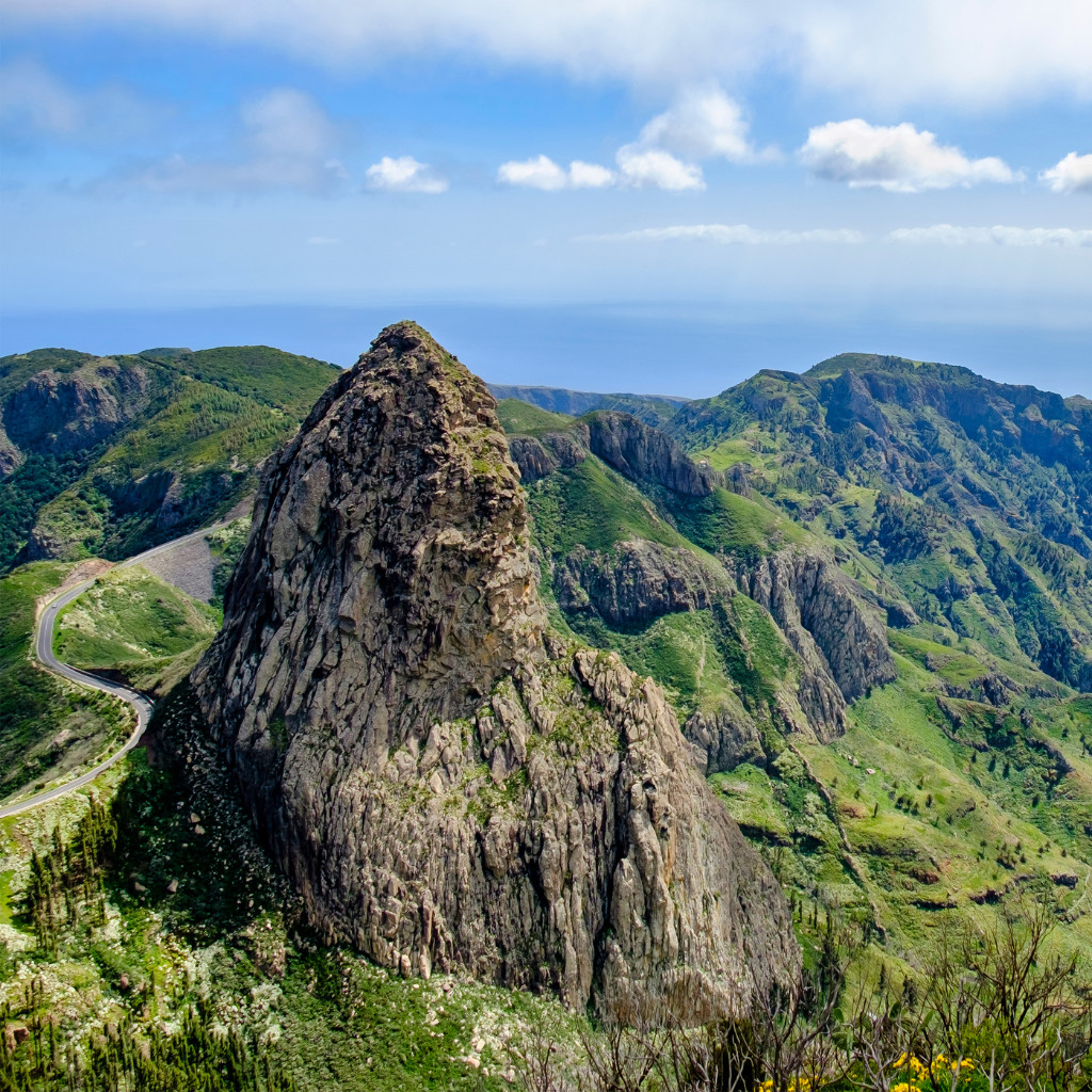 Felsformation und Berge im Nationalpark von Tenerife.