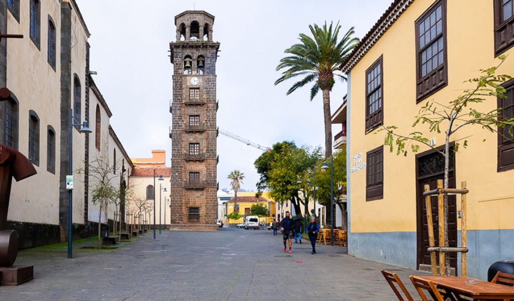 Torre de la Concepción in einer Straße in San Cristóbal de La Laguna, Teneriffa.