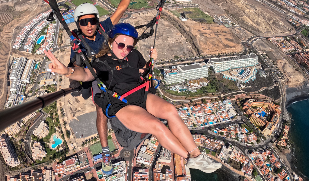Paragliding über Costa Adeje auf Teneriffa.