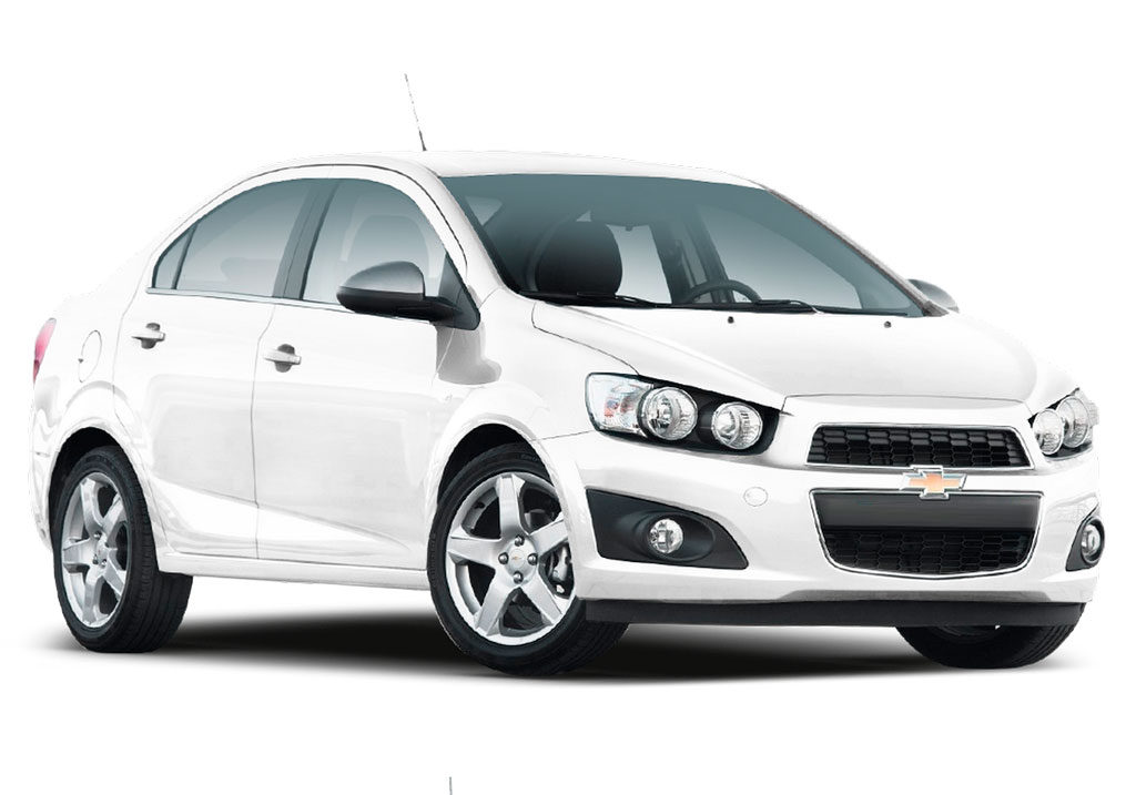 Weißer Chevrolet Aveo geparkt, relevant für eine Automietung auf Teneriffa.