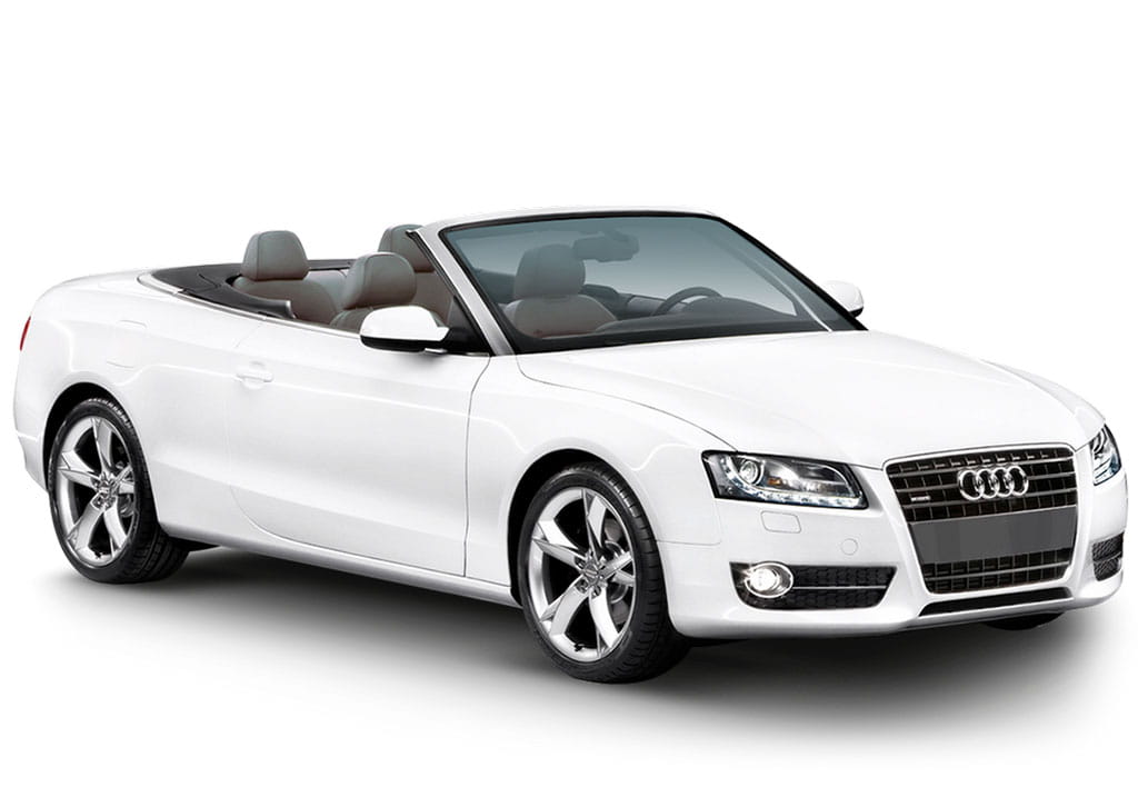Weißes zweitüriges Audi Cabriolet geparkt.