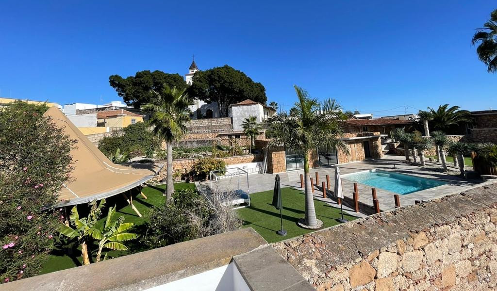 Außenbereich mit Pool und Gärten in San Miguel de Abona, Teneriffa.