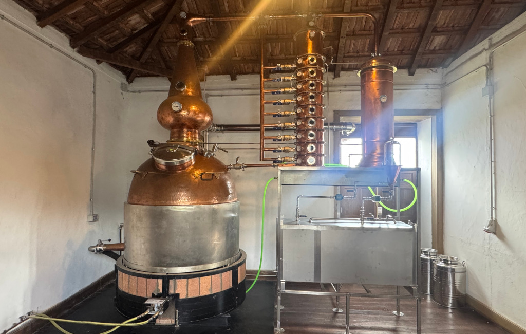 Kupferstillstand in einer traditionellen Brennerei auf Teneriffa.