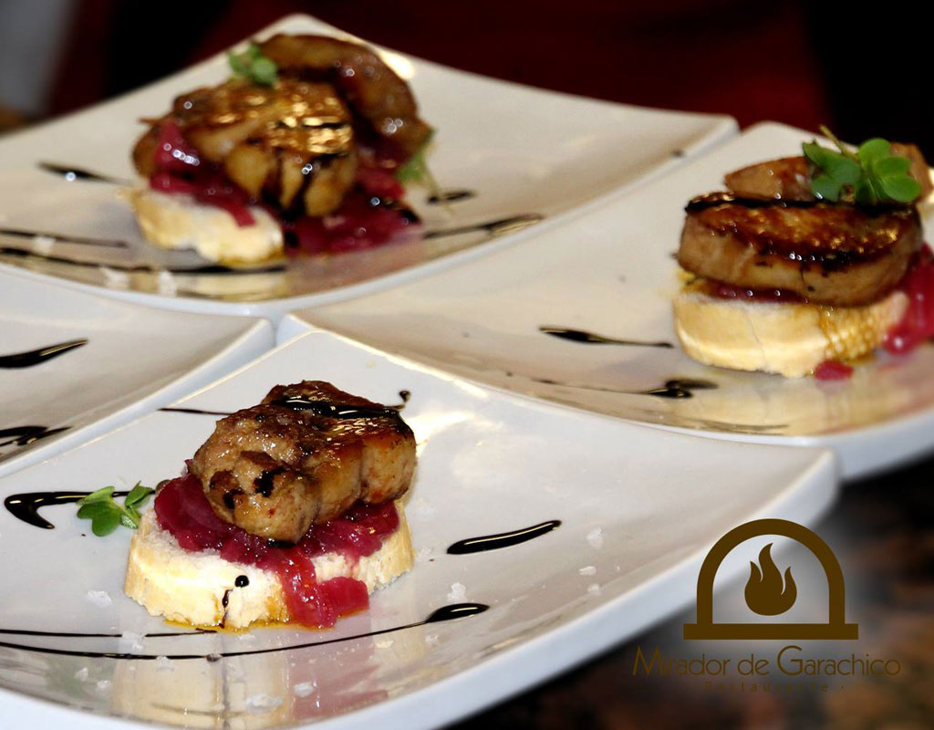 Kleine Teller mit Foie Gras und karamellisierten Zwiebeln im Mirador de Garachico.