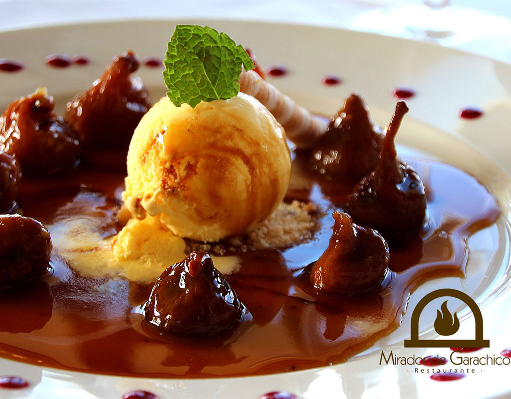 Eiscreme mit kandierten Feigen und Soße im Mirador de Garachico.