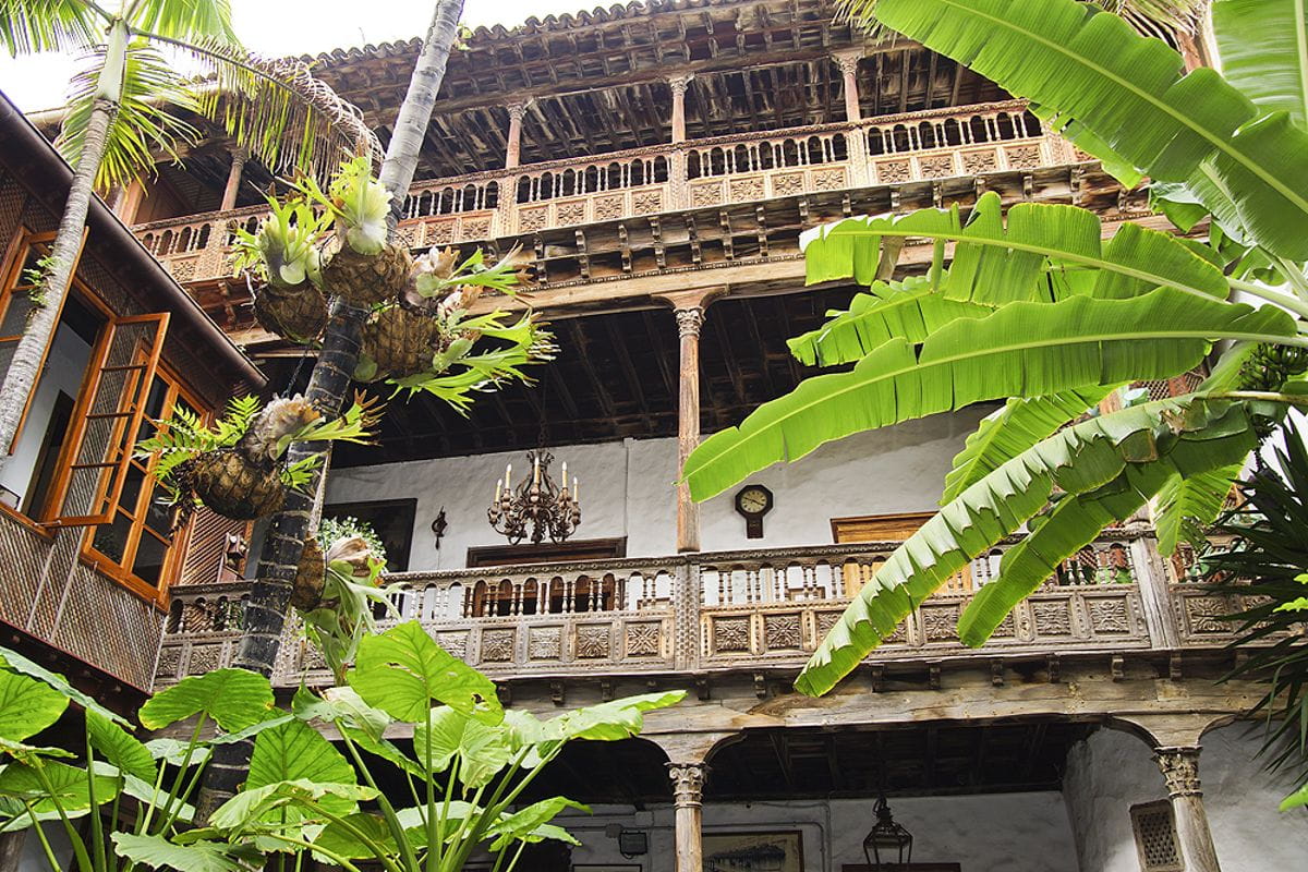 Casa de los Balcones- patio interior balcones