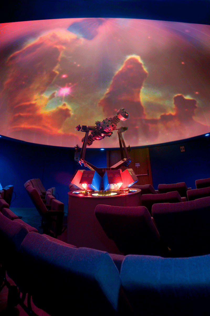 Planetarium mit Nebelprojektion im Museum für Wissenschaft und Kosmos, Teneriffa.