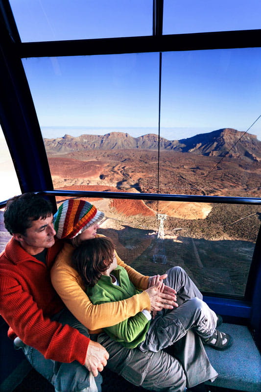 Familienseilbahn mit Blick auf die Landschaft des Montes Teide auf Teneriffa.